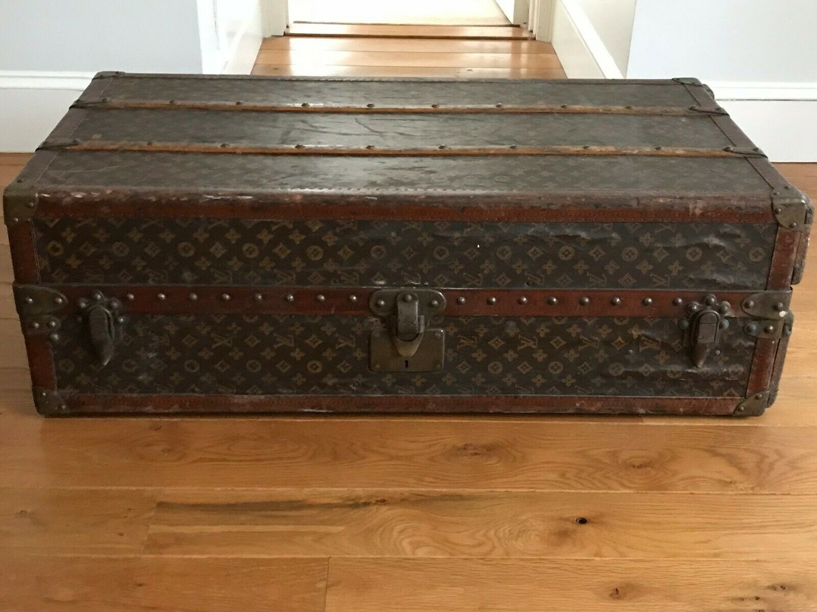 Malles antiques : 5 pièces exceptionnelles avec MeilleurVendeur.com